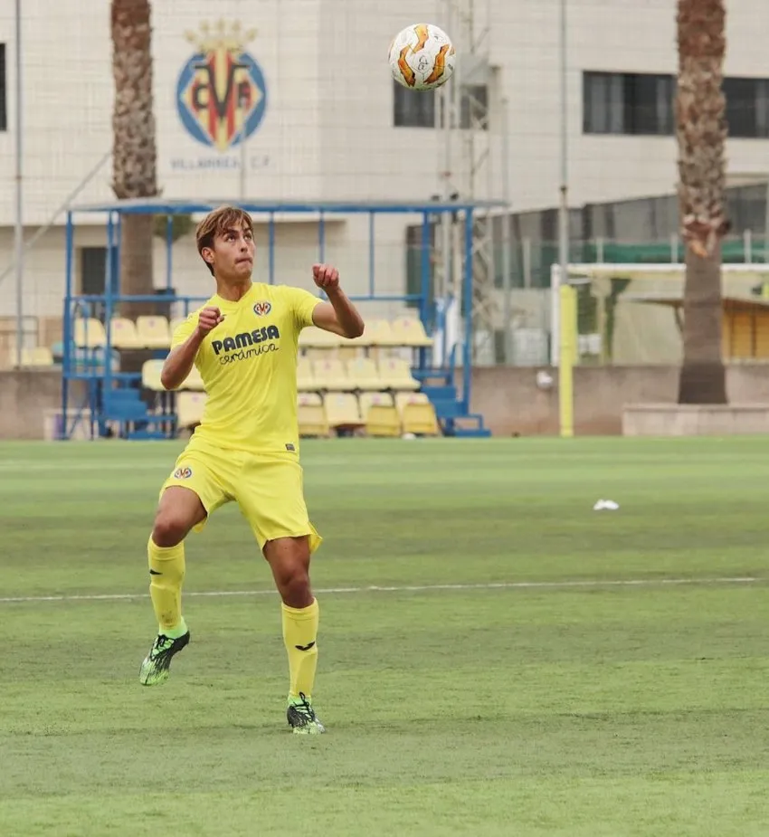 INSTAGRAM: @emilianogarciaescudero Emiliano García, jugador mexicano en el Villarreal B