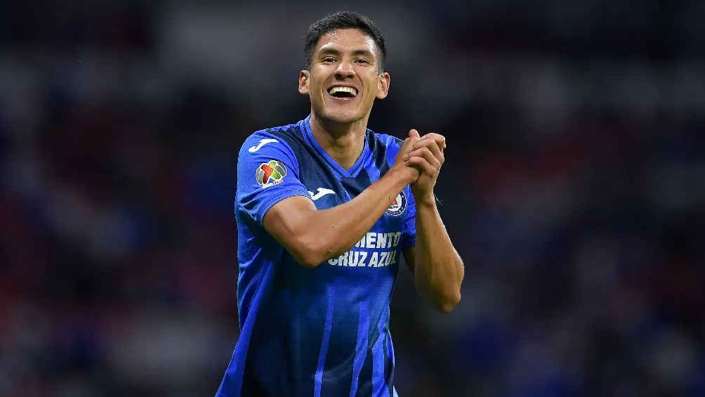 MEXSPORT Uriel Antuna jugando partido de Liga MX con Cruz Azul