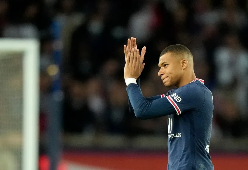 AP Mbappé tras ganar con el PSG