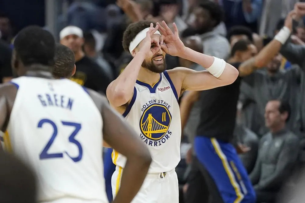 AP Klay Thompson en juego de Warriors