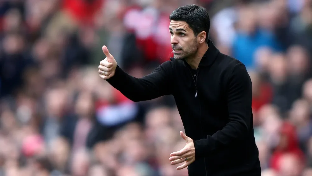 AP Mikel Arteta dirigiendo partido del Arsenal en la Premier League