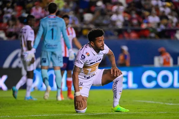 IMAGO7 Rogerio de Pumas reacciona durante partido
