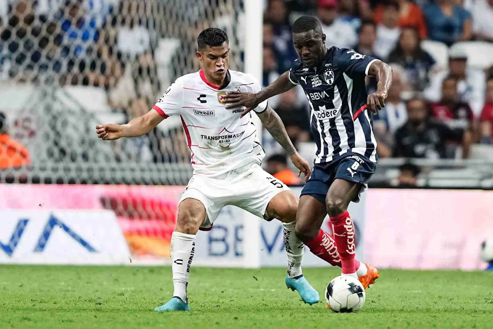 MEXSPORT Monterrey jugando partido de la Liga MX ante el Atlas