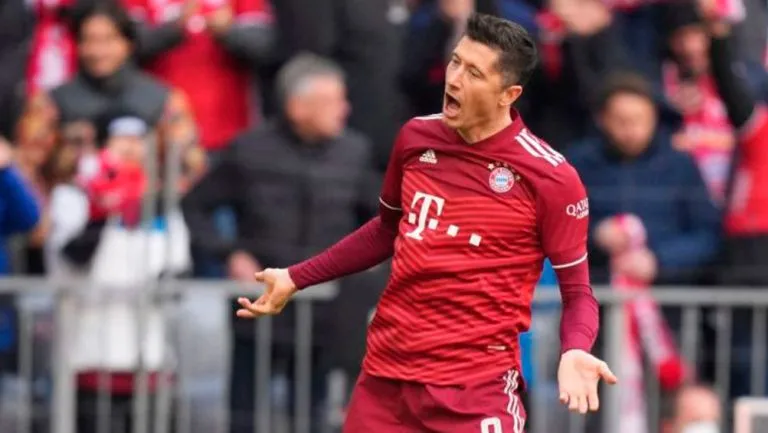 AP Lewandowski en un partido de Bayern Munich