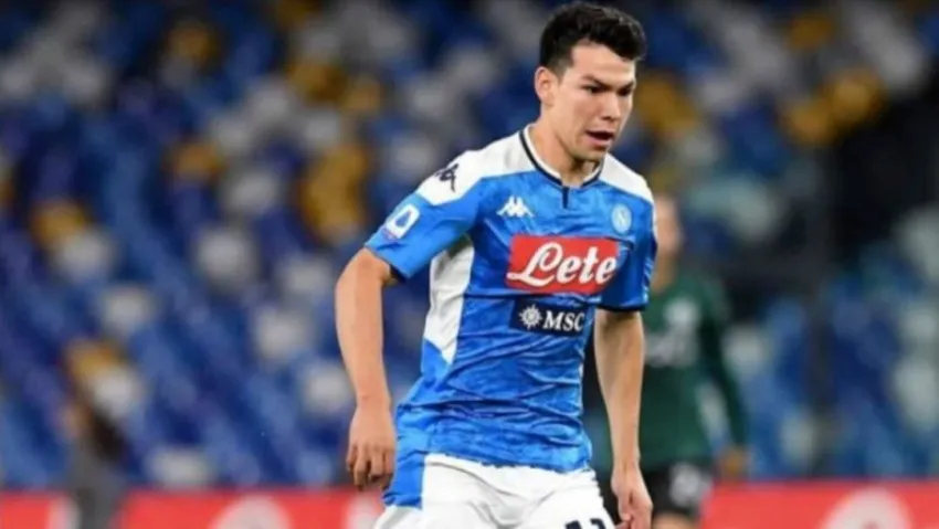 EFE Hirving Lozano en un partido del Napoli