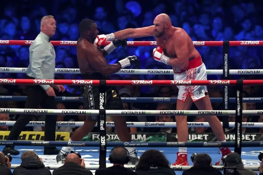 AP Fury y Whyte durante la pelea