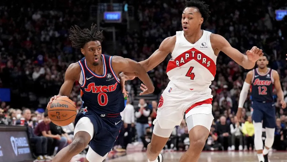 AP Barnes ha visto acción en la serie contra Sixers