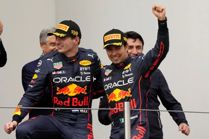 AP Max Verstappen y Sergio Pérez en el GP de Imola