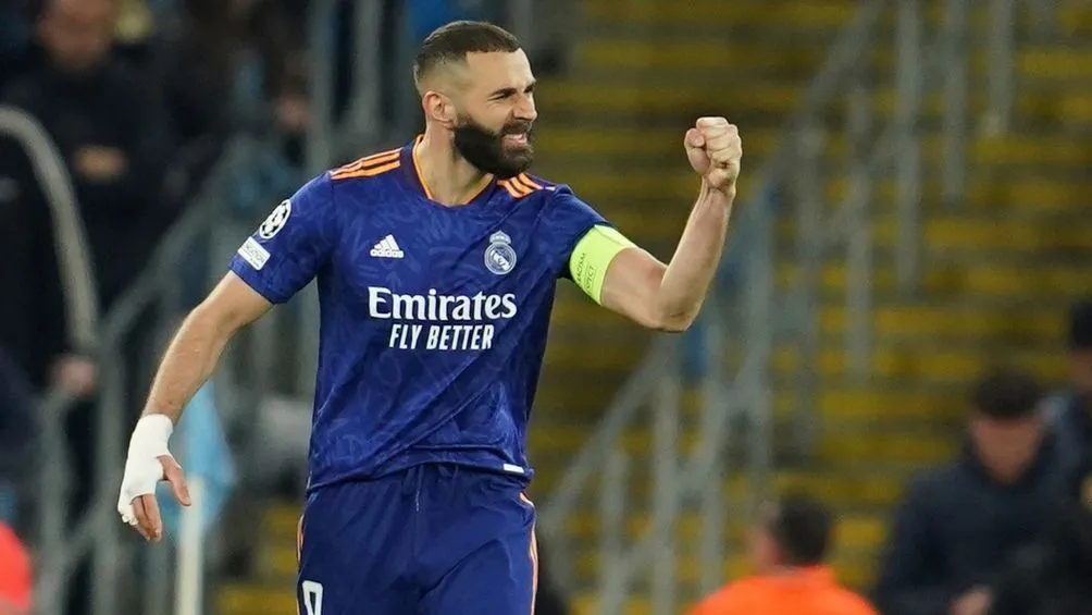 AP Benzema en el juego con el Madrid