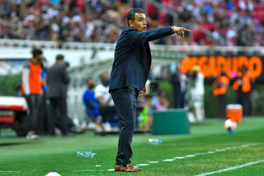 IMAGO7 Cadena en un partido de las Chivas en el Akron