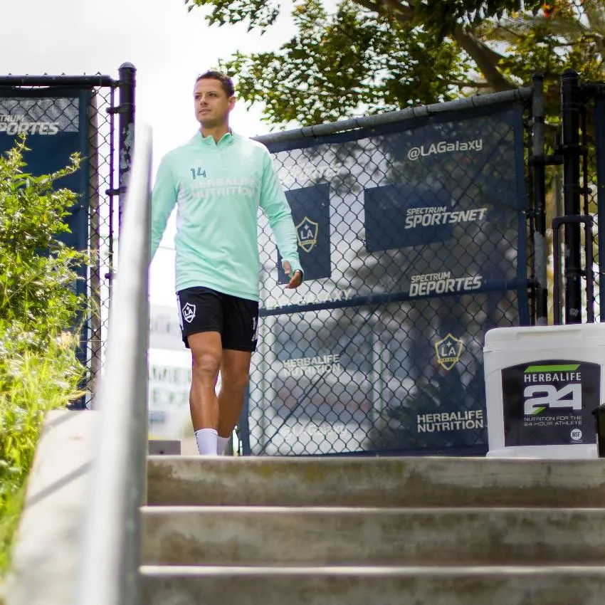 TWITTER: @LAGalaxy Chicharito en un entrenamiento con Galaxy