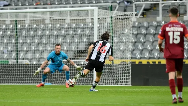 TWITTER @NUFC Santiago Muñoz con el Newcastle United Sub 23