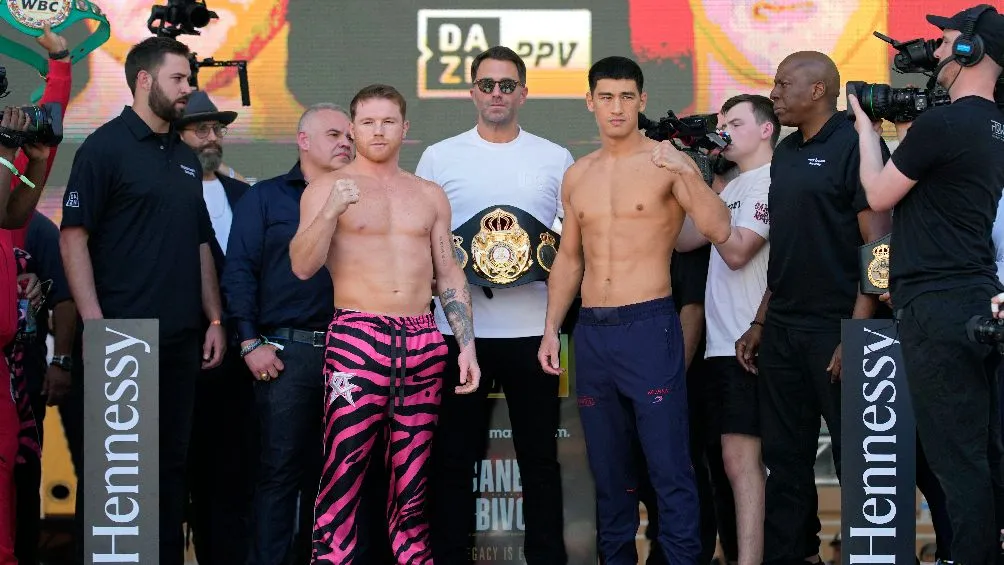 AP Canelo y Bivol durante la ceremonia de pesaje en Las Vegas