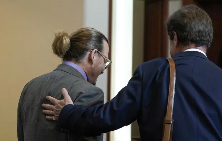 AP Depp al salir del juzagado