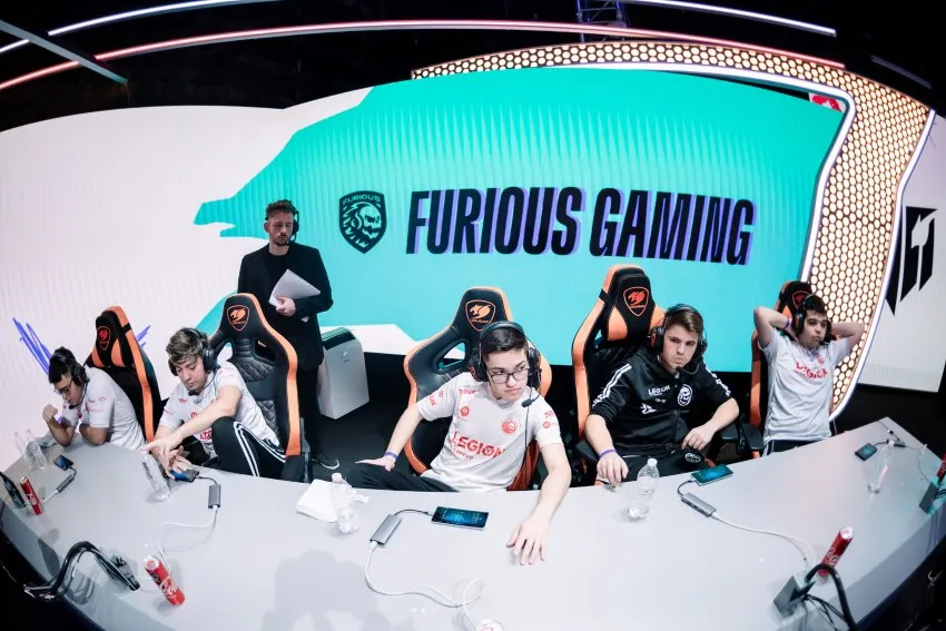 TWITTER @wresports_la Equipo de Furious Gaming