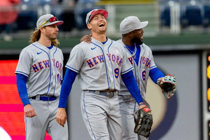 AP Jugadores de los Mets en un juego de la MLB