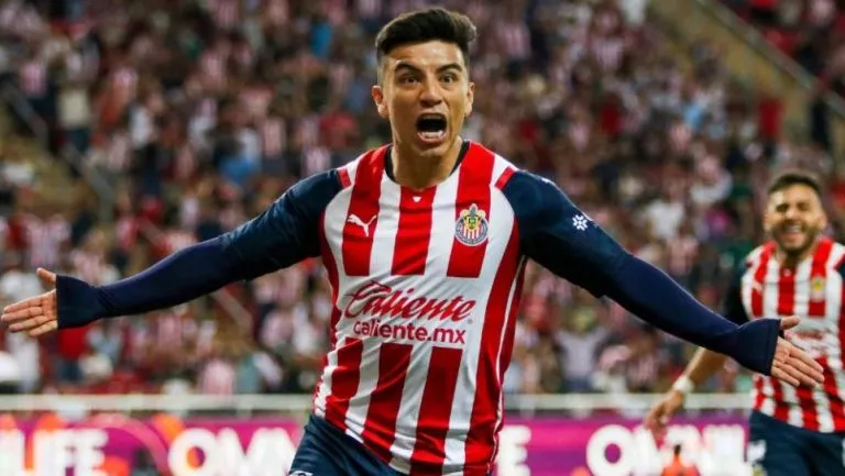 IMAGO7 Fernando Beltrán en festejo con Chivas