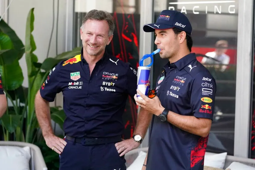 AP Checo Pérez junto a Christian Horner