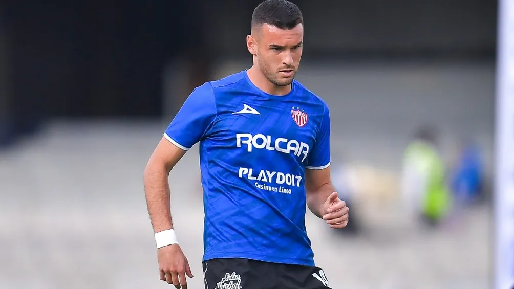 IMAGO7 Fabricio Formiliano calentando con Necaxa previo a partido en Liga MX