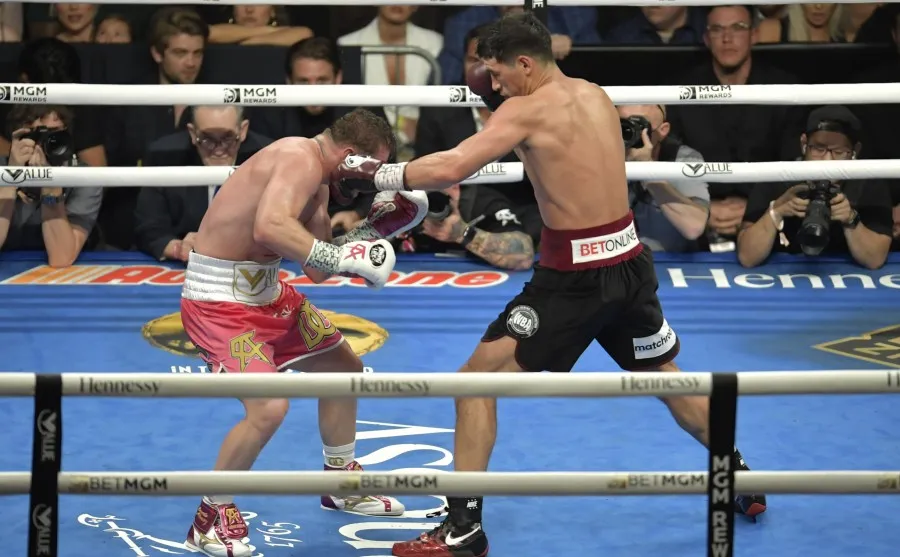 MEXSPORT Pelea entre Álvarez y Bivol