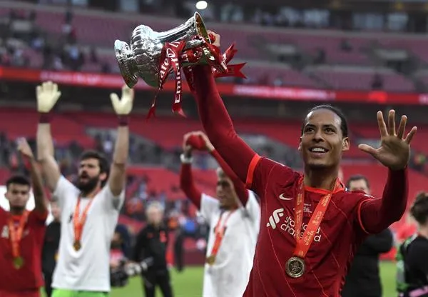 EFE Van Dijk celebra con el Liverpool