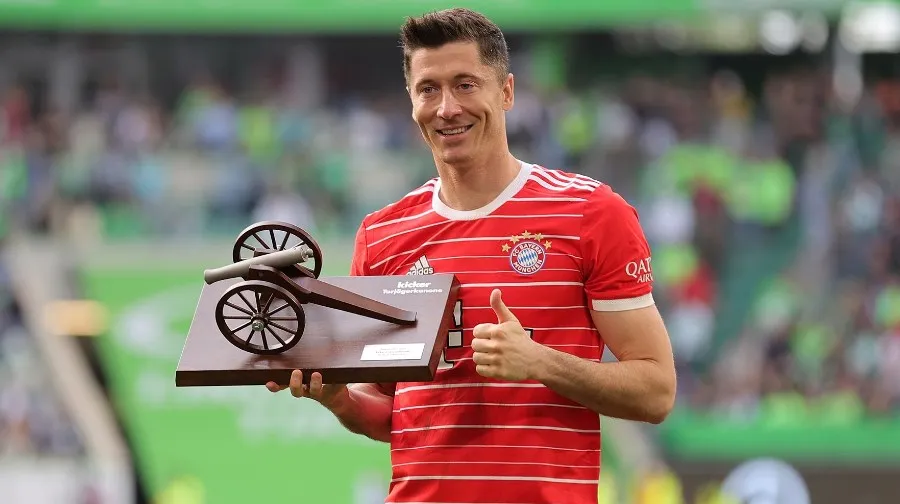 EFE Lewandowski con el título de goleo de la Bundesliga
