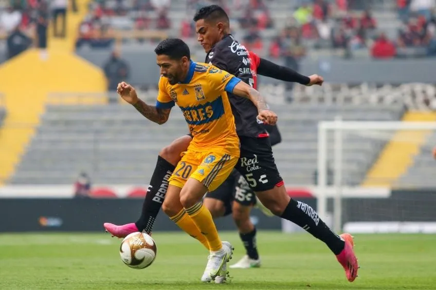 IMAGO7 Javier Aquino y Santamaría durante un partido