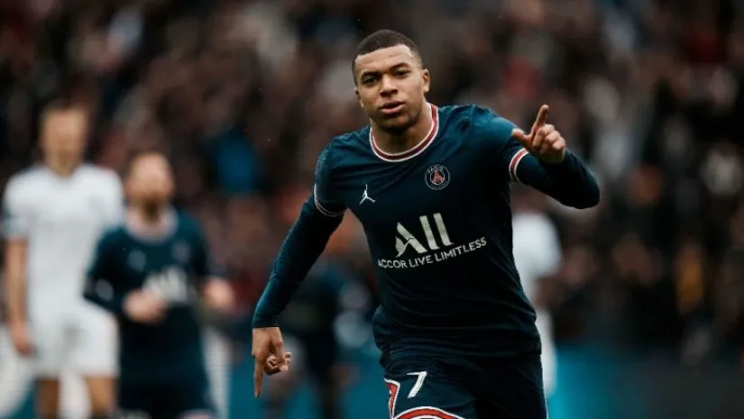 AP Kylian Mbappé en un partido del PSG