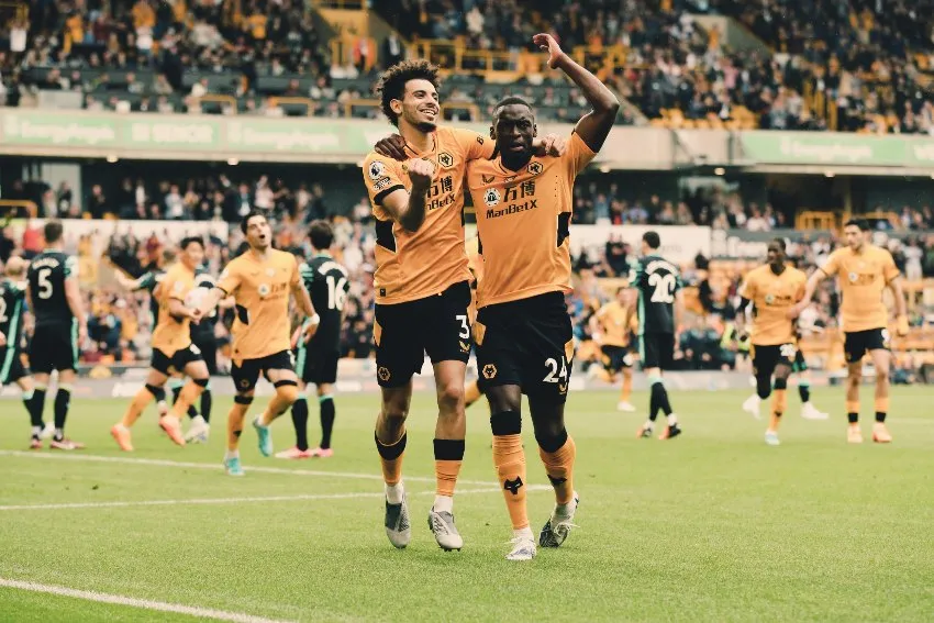 TWITTER: @Wolves Wolves, fuera de competiciones europeas