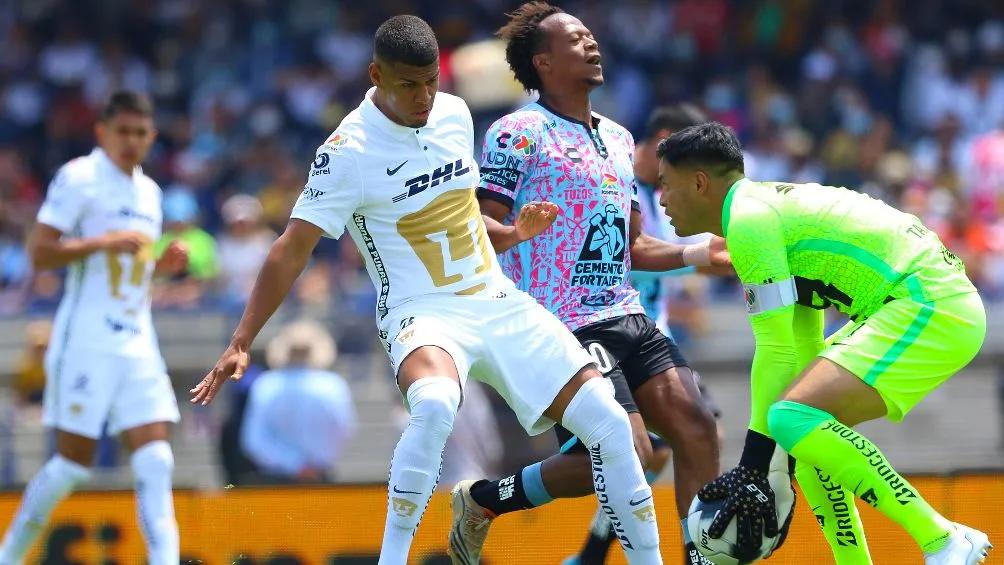 IMAGO7 Alfredo Talavera no seguirá más en la portería de Pumas