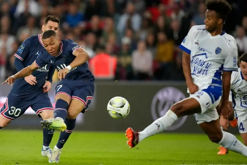 AP Kylian Mbappé durante un partido del PSG