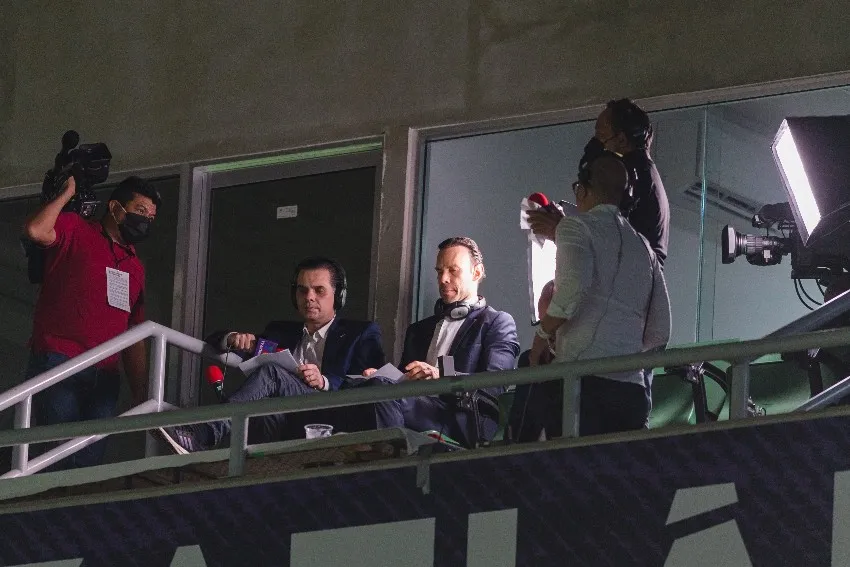 IMAGO 7 Martinoli y Zague en una transmisión de TV Azteca