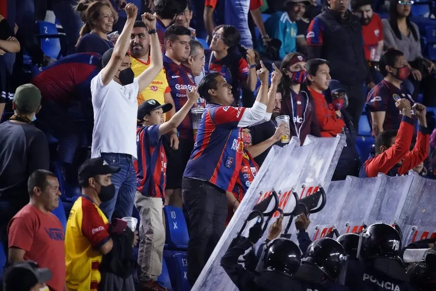 IMAGO 7 Afición del Atlante causando disturbios