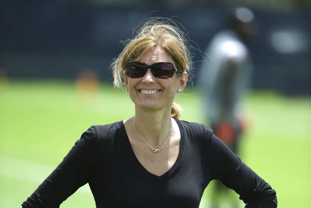 AP Dawn Aponte, vicepresidenta sénior de operaciones de futbol y directora administrativa de la NFL