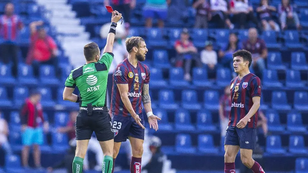 MEXSPORT Ramiro Costa siendo expulsado en el Campeón de Campeones