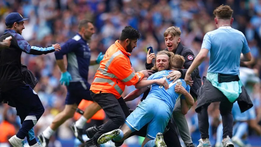 AP La afición no se midió en el festejo en el Etihad Stadium
