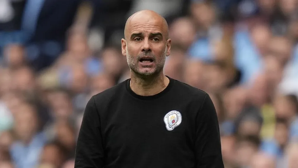 EFE Guardiola dirigiendo al Manchester City en partido de Premier League