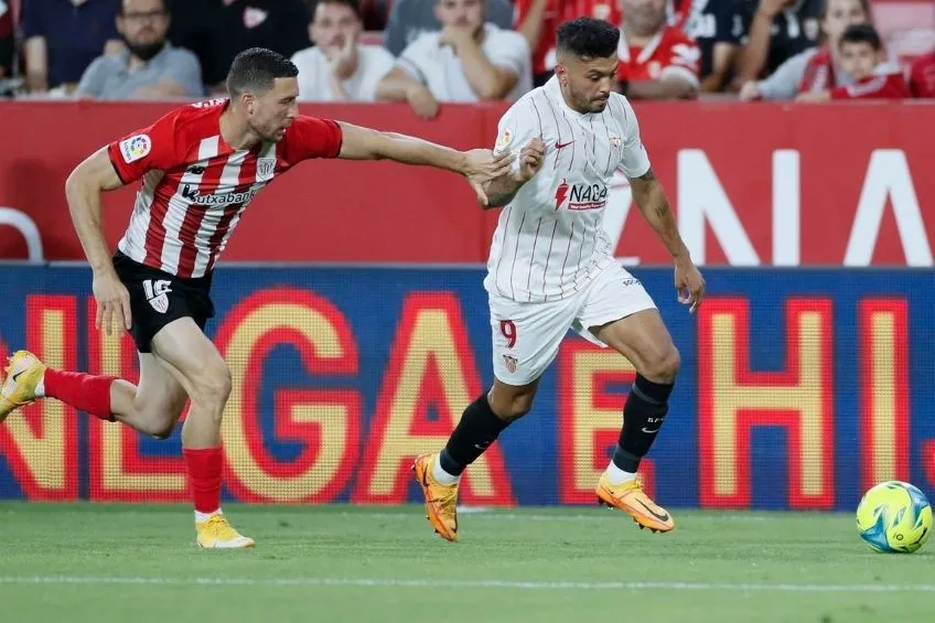 EFE Tecatito Corona durante un partido del Sevilla