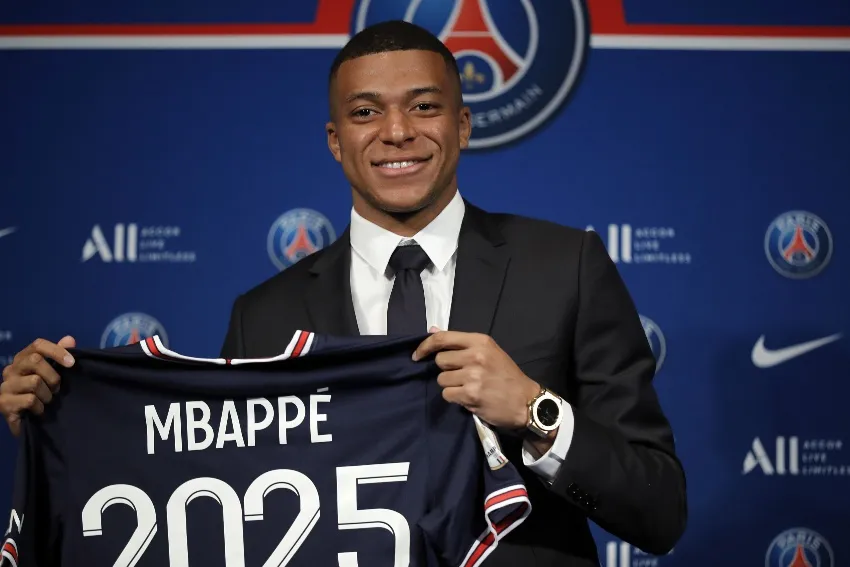 EFE Mbappé en conferencia tras su renovación con PSG