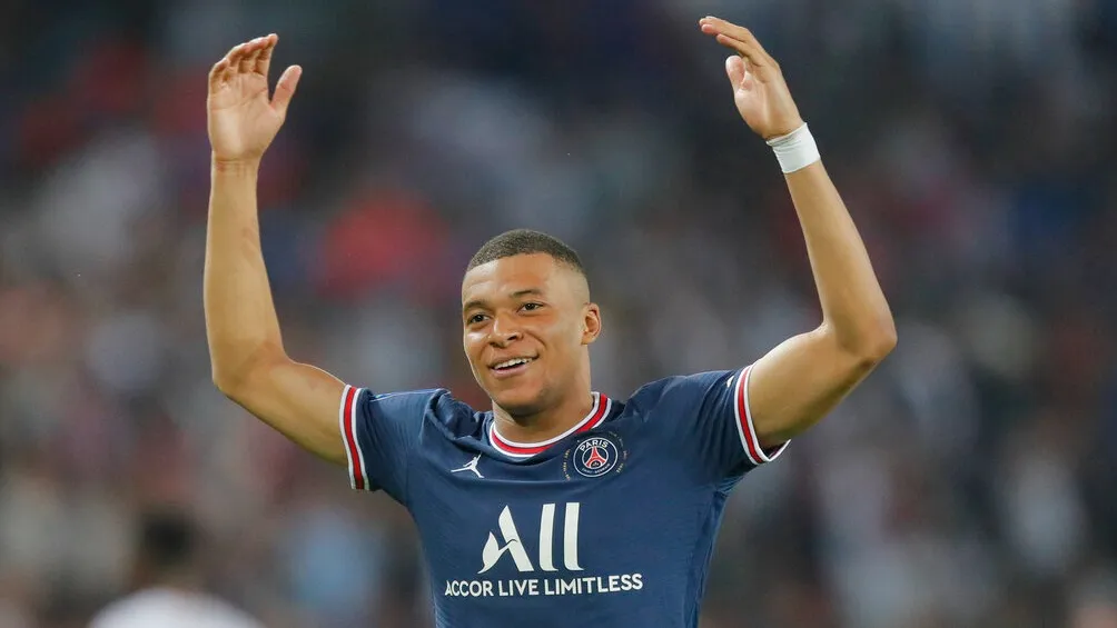 AP Kylian Mbappé celebrando anotación con el París Saint-Germain