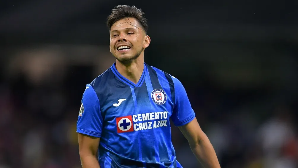 MEXSPORT Ángel Romero jugando partido de Liga MX con el Cruz Azul