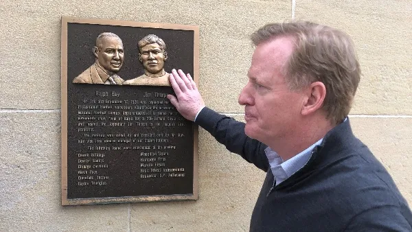 TWITTER: @nflcommish Roger Goodell conmemorando la primera reunion de La Liga