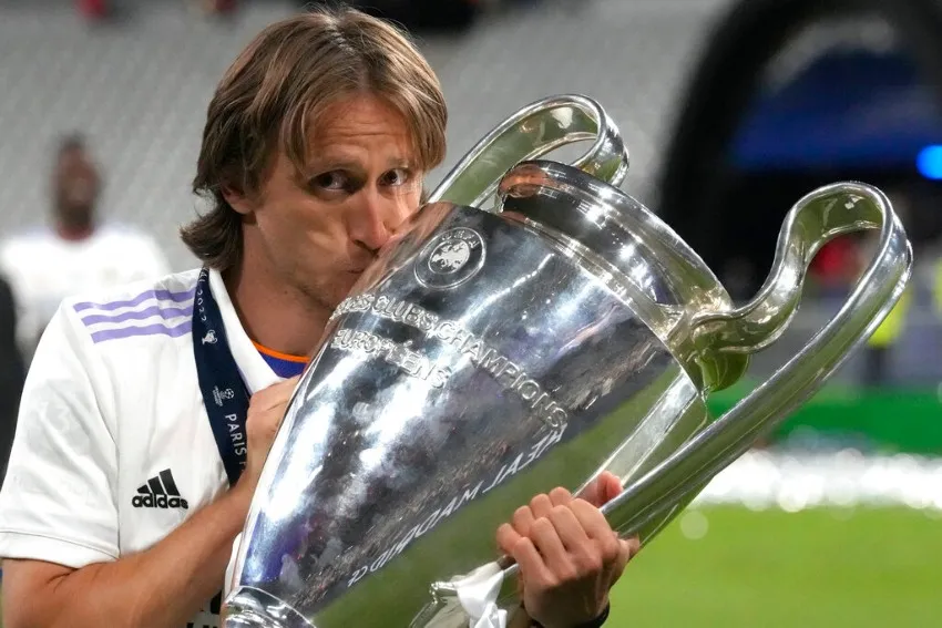 AP Modric con la Orejona