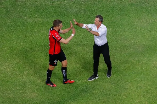 IMAGO7 Furch celebra con Cocca en partido