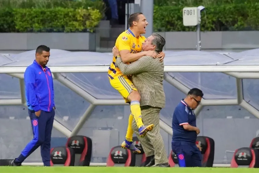 IMAGO7 Miguel Herrera festejando un gol