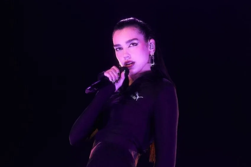 INSTAGRAM: @DuaLipa Dua Lipa durante un concierto