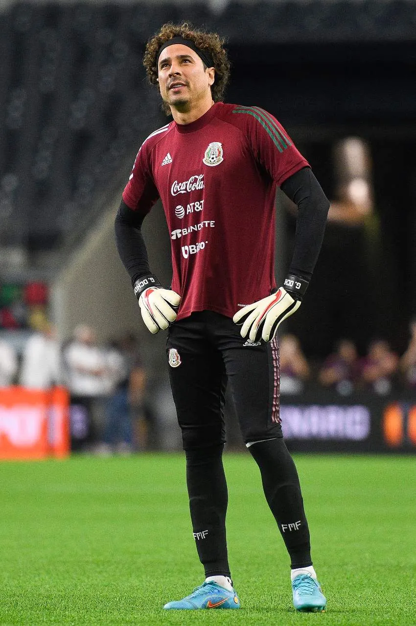 IMAGO 7 Memo Ochoa en un entrenamiento de la Selección Mexicana