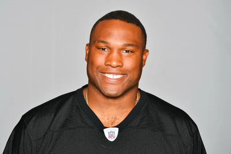 AP Stephon Tuitt se retira de los emparrillados de la NFL