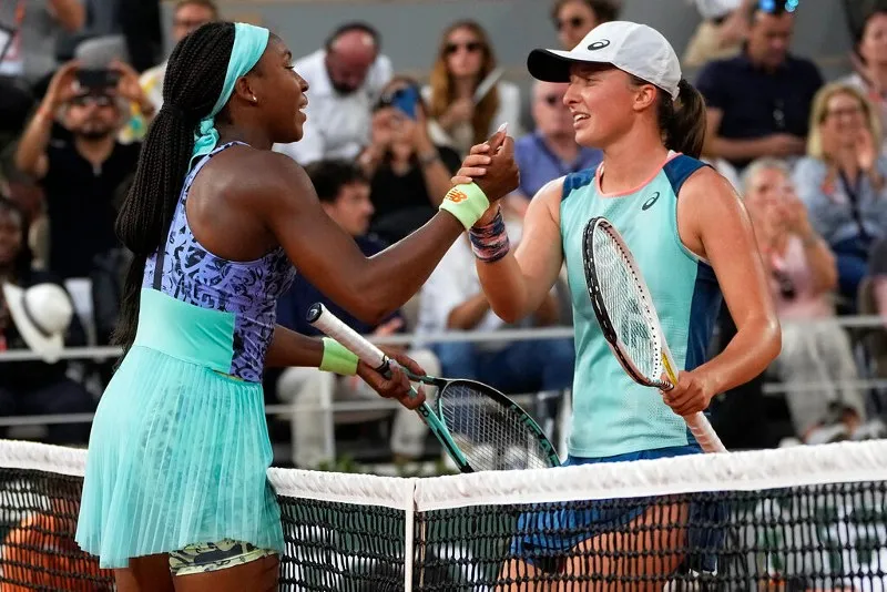 AP Iga Swiatek y Coco Gauff