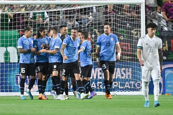 IMAGO7 Uruguay anota a México en partido Amistoso en Glendale, Arizona